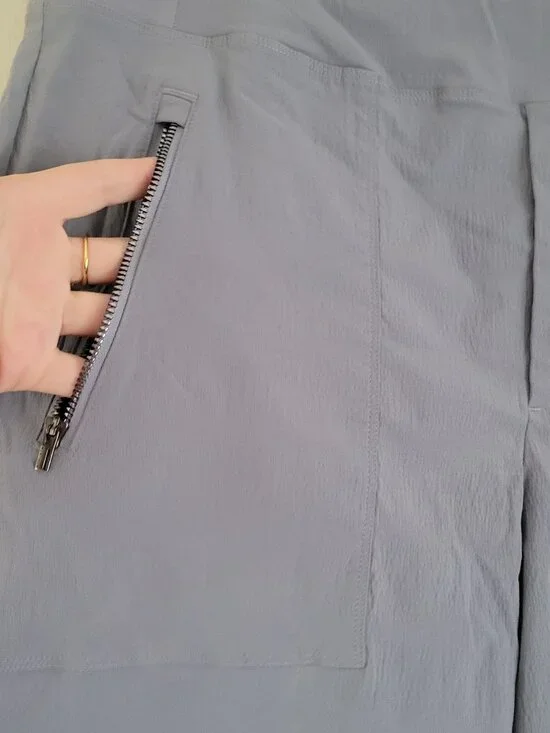 Athleta | Nylon-spandex zip-pocket shorts | Dusty Blue/Gray | Size 12 - Picture 4 of 11